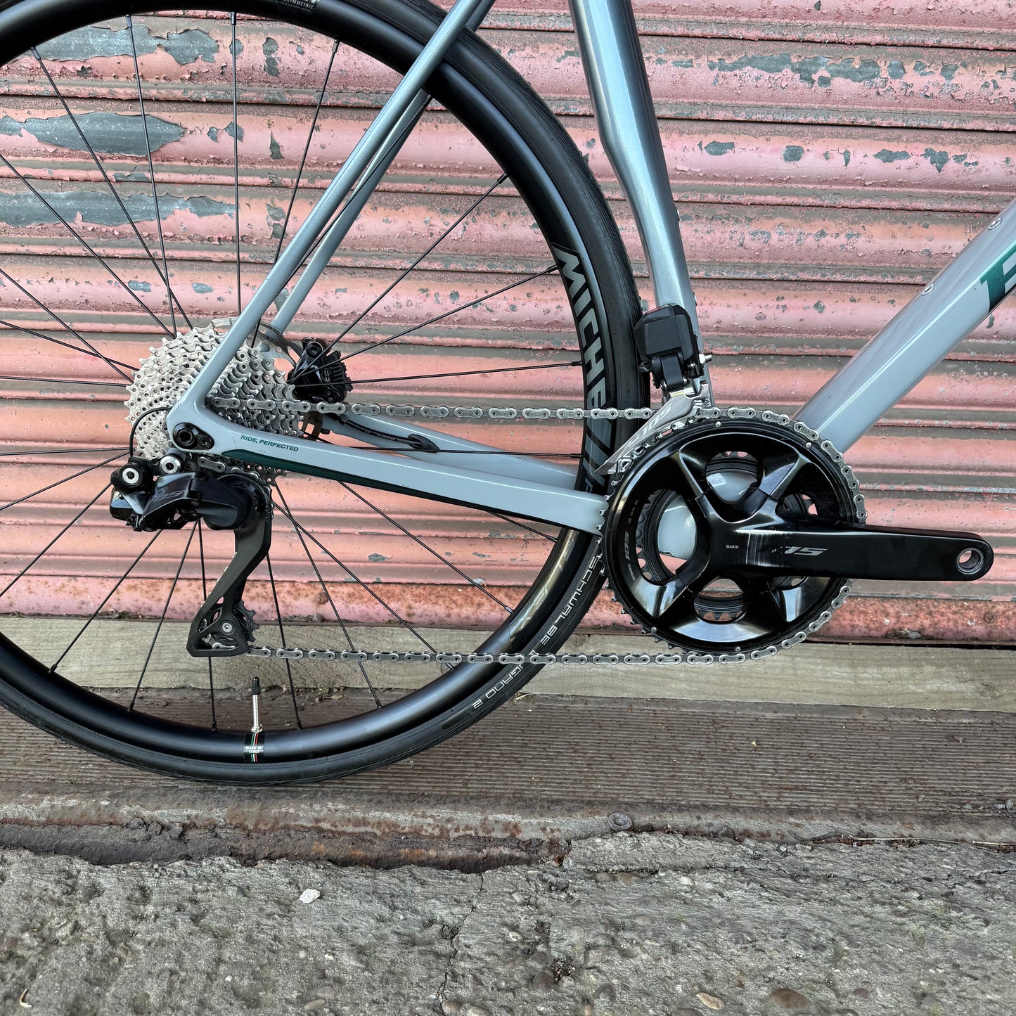 Basso Astra Shimano 105 Di2 Carbon Disc Road Bike - XL 58cm