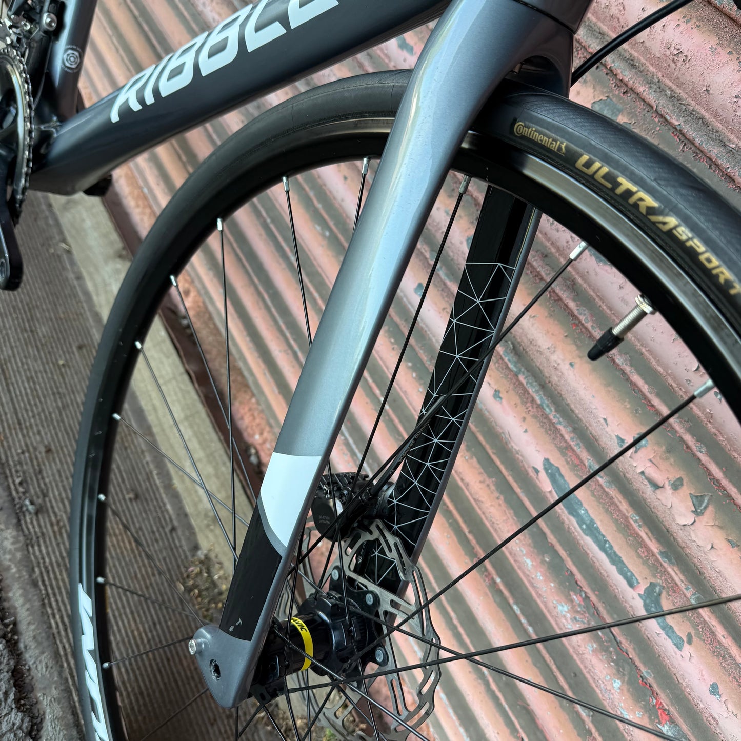 Ribble R872 Shimano 105 12 speed Carbon Disc Road Bike - 54cm