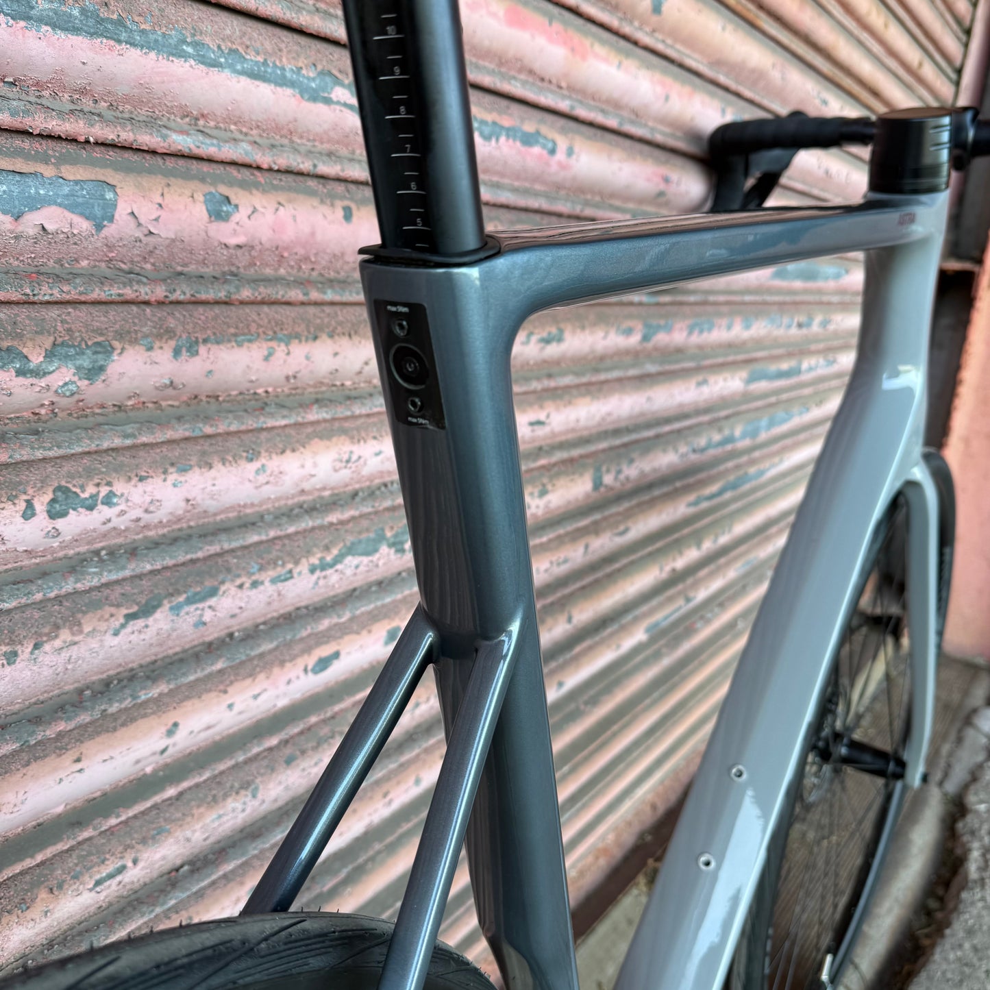 Basso Astra Shimano 105 Di2 Carbon Disc Road Bike - XL 58cm
