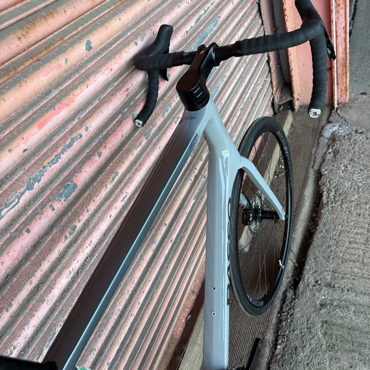 Basso Astra Shimano 105 Di2 Carbon Disc Road Bike - XL 58cm