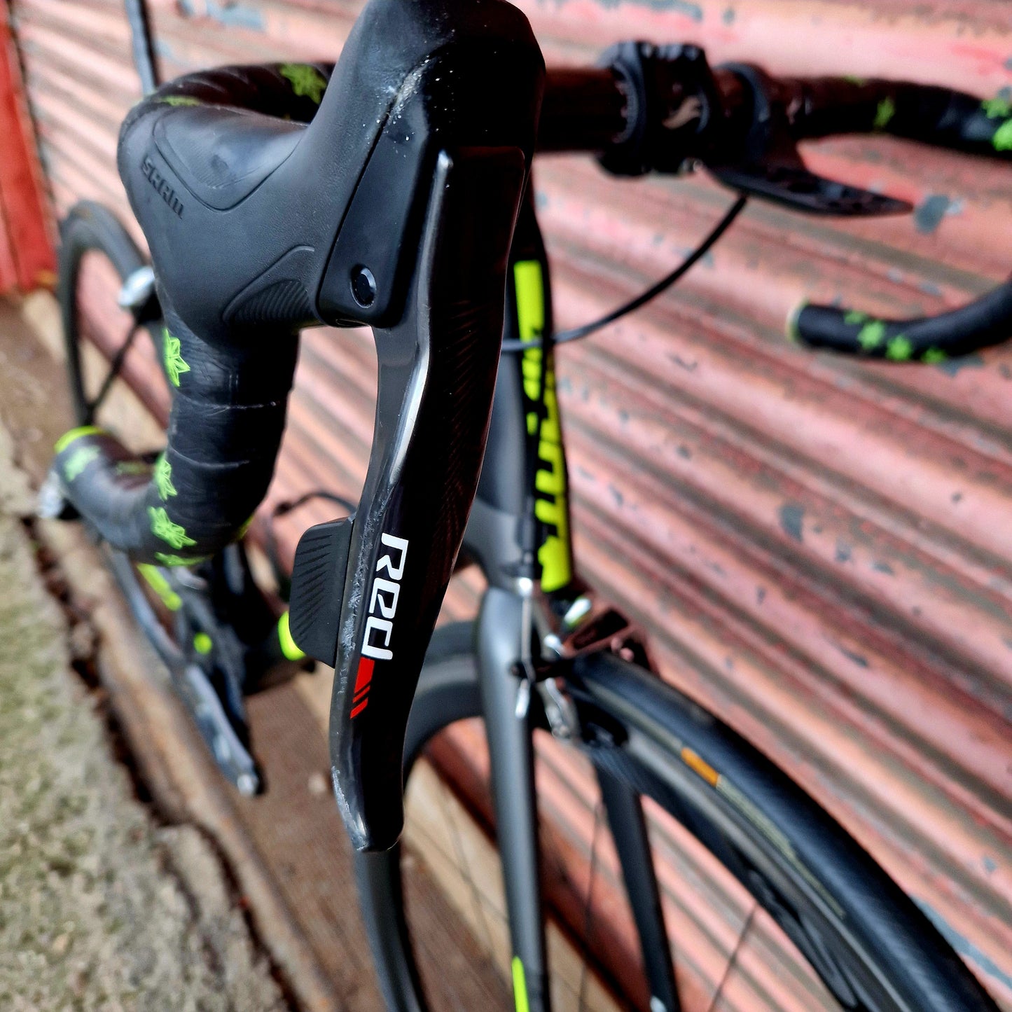 Giant TCR Advanced Pro SRAM RED eTap Carbon Road Bike with SLR1 wheels - M/L