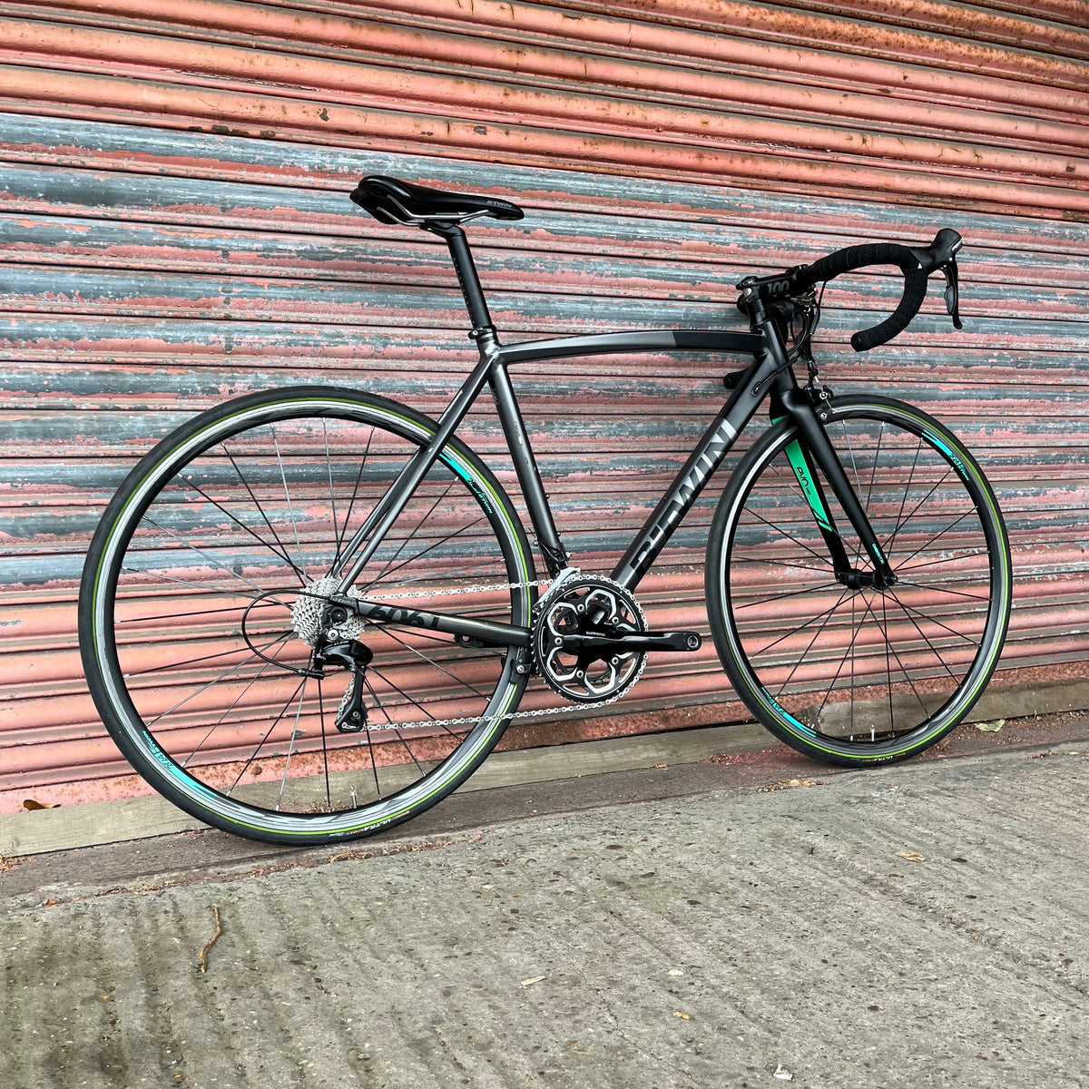 Btwin Ultra AF 700 Shimano 105 Aluminium Road Bike - S 53cm