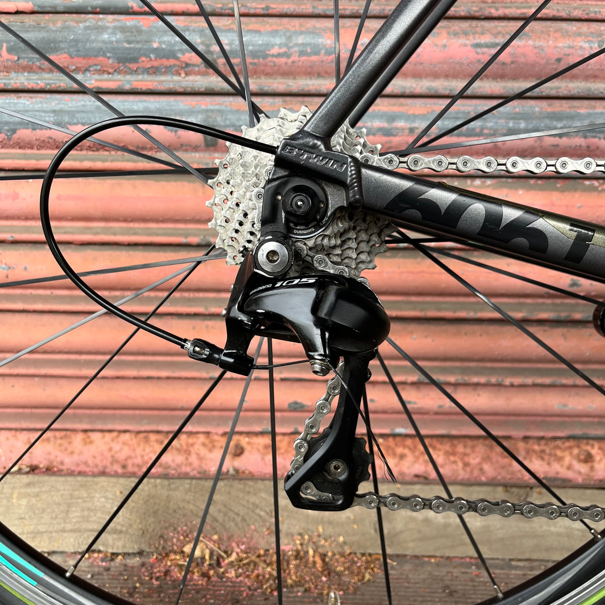 Btwin Ultra AF 700 Shimano 105 Aluminium Road Bike - S 53cm
