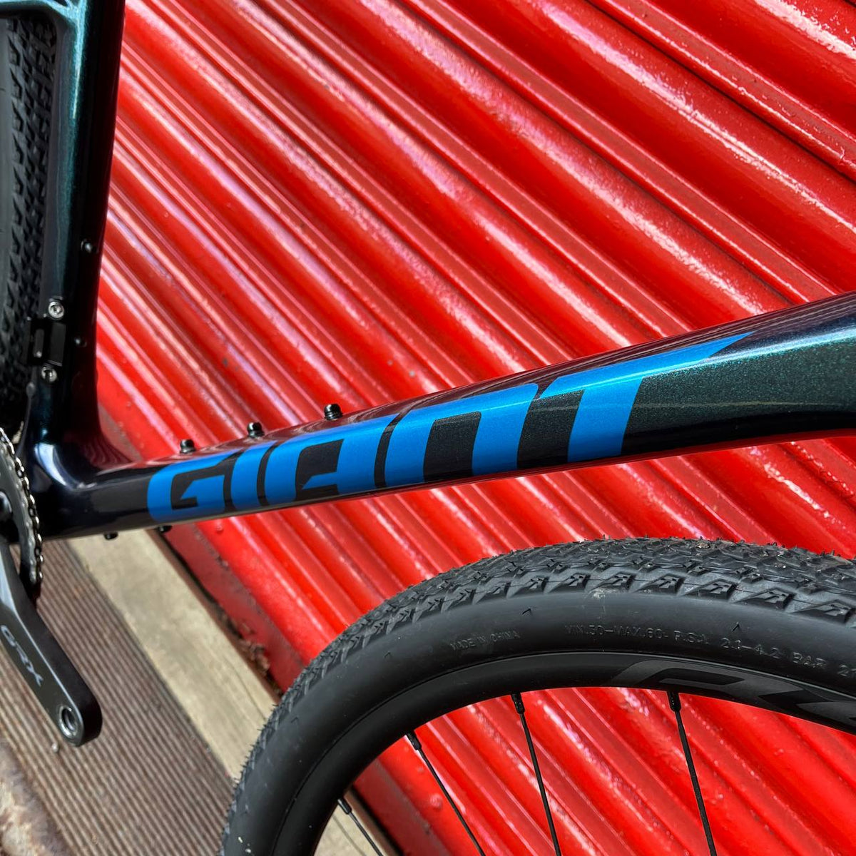 Giant Revolt Advanced 2 Shimano GRX 800 Carbon Gravel Bike Disc Medium 700c 2022