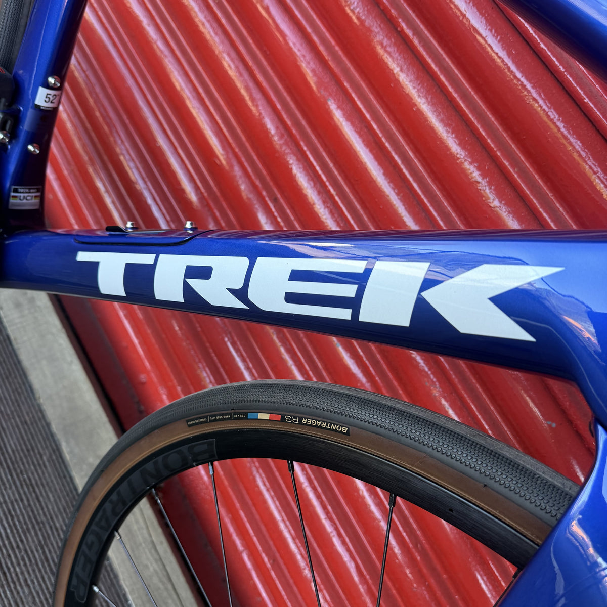 Trek Domane SL 6 Gen 4 Shimano 105 Di2 Carbon Road Bike 52cm 2024