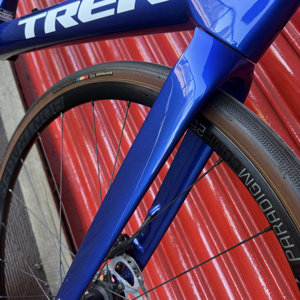 Trek Domane SL 6 Gen 4 Shimano 105 Di2 Carbon Road Bike 52cm 2024