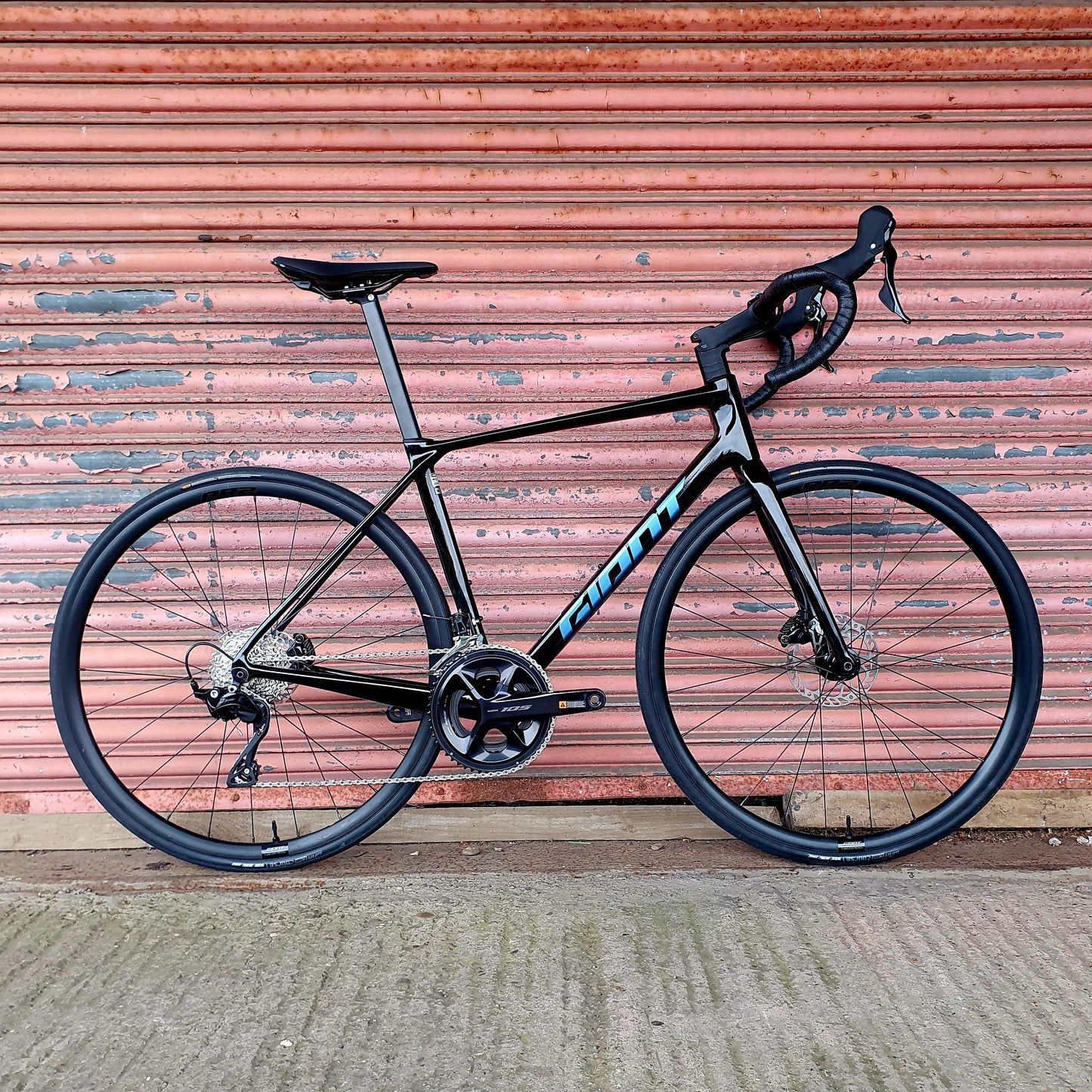 Giant TCR Advanced 2 Shimano 105 12 speed Carbon Disc Road Bike - M 54cm