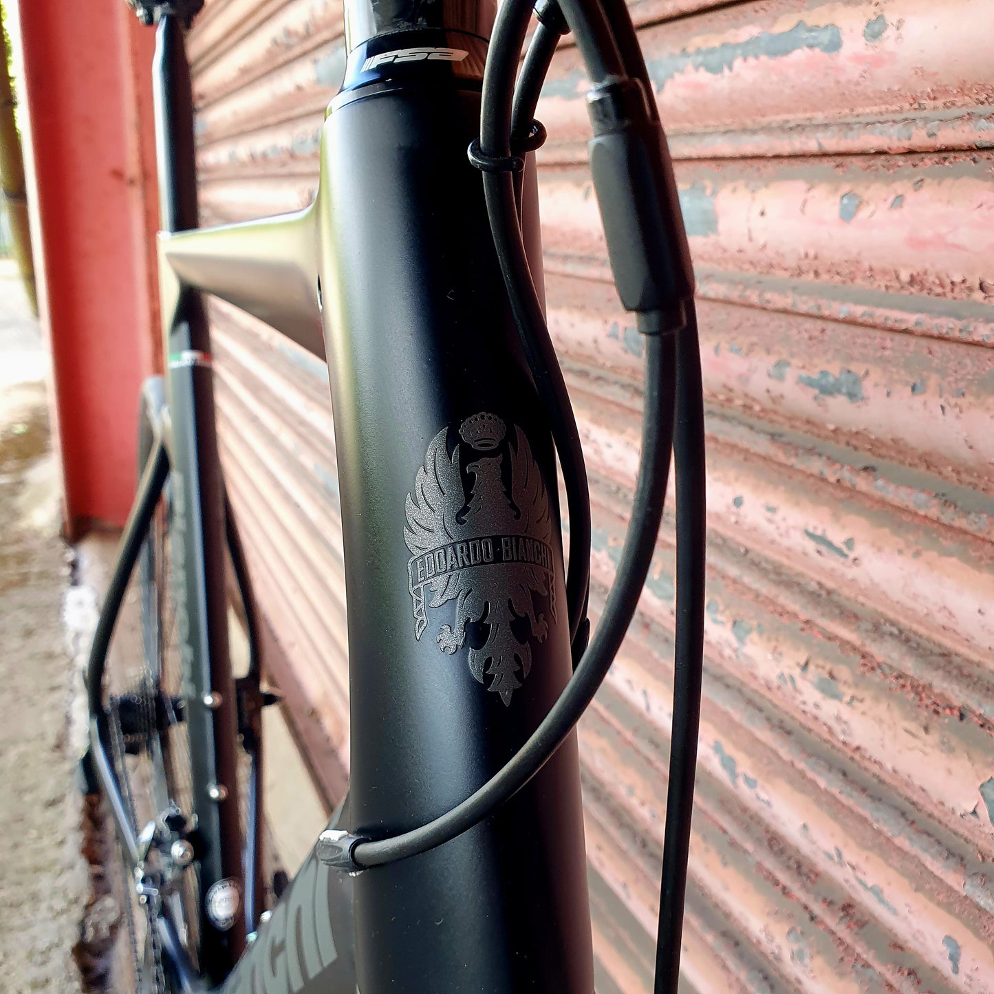 Bianchi Aria 105 11 speed Carbon Disc Aero Graphite Road Bike - 59cm