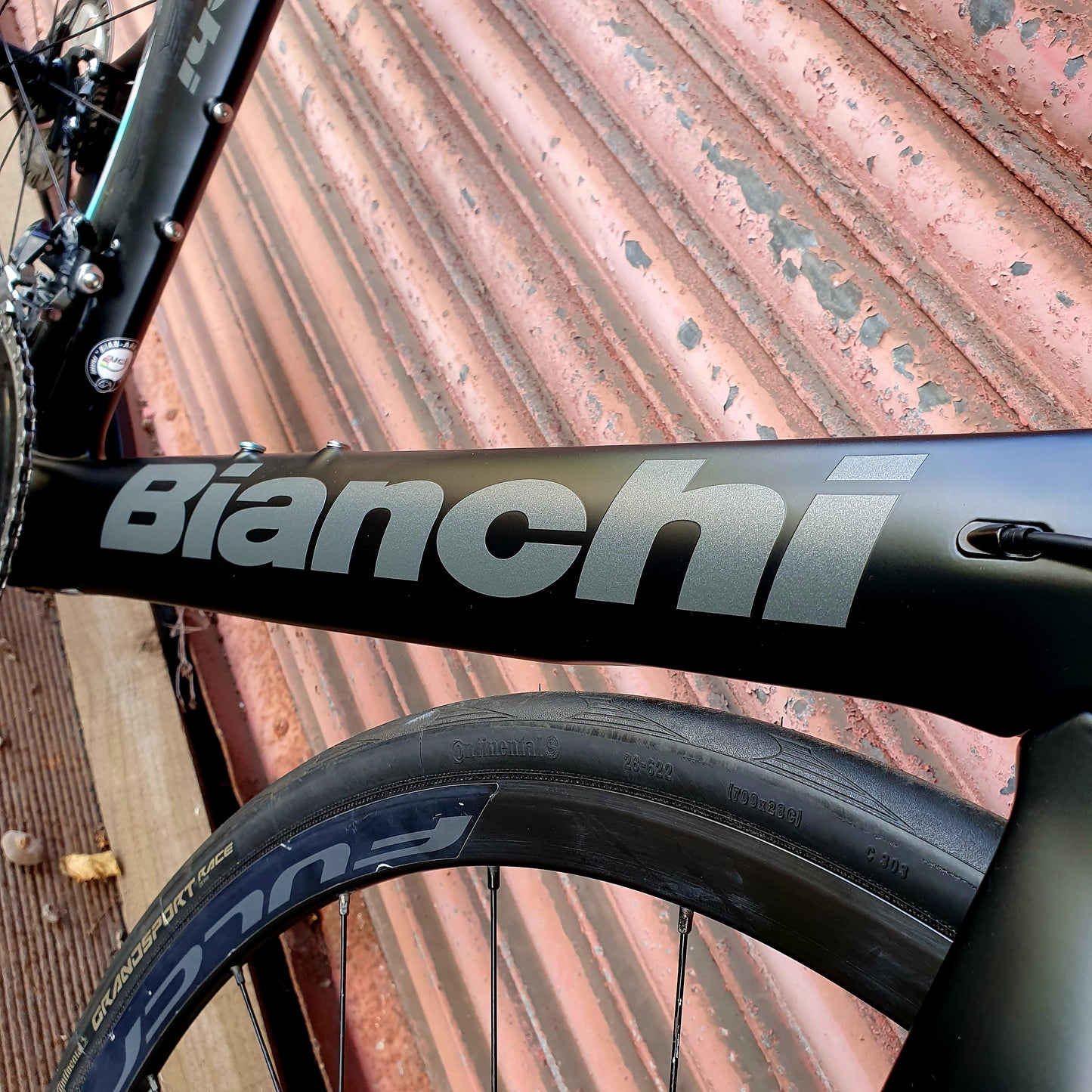 Bianchi Aria 105 11 speed Carbon Disc Aero Graphite Road Bike - 59cm