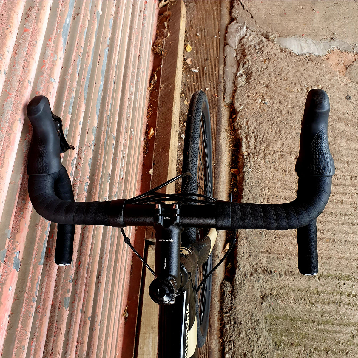 Cannondale Synapse AL Disc Shimano 105 Road/Gravel Bike - 51cm