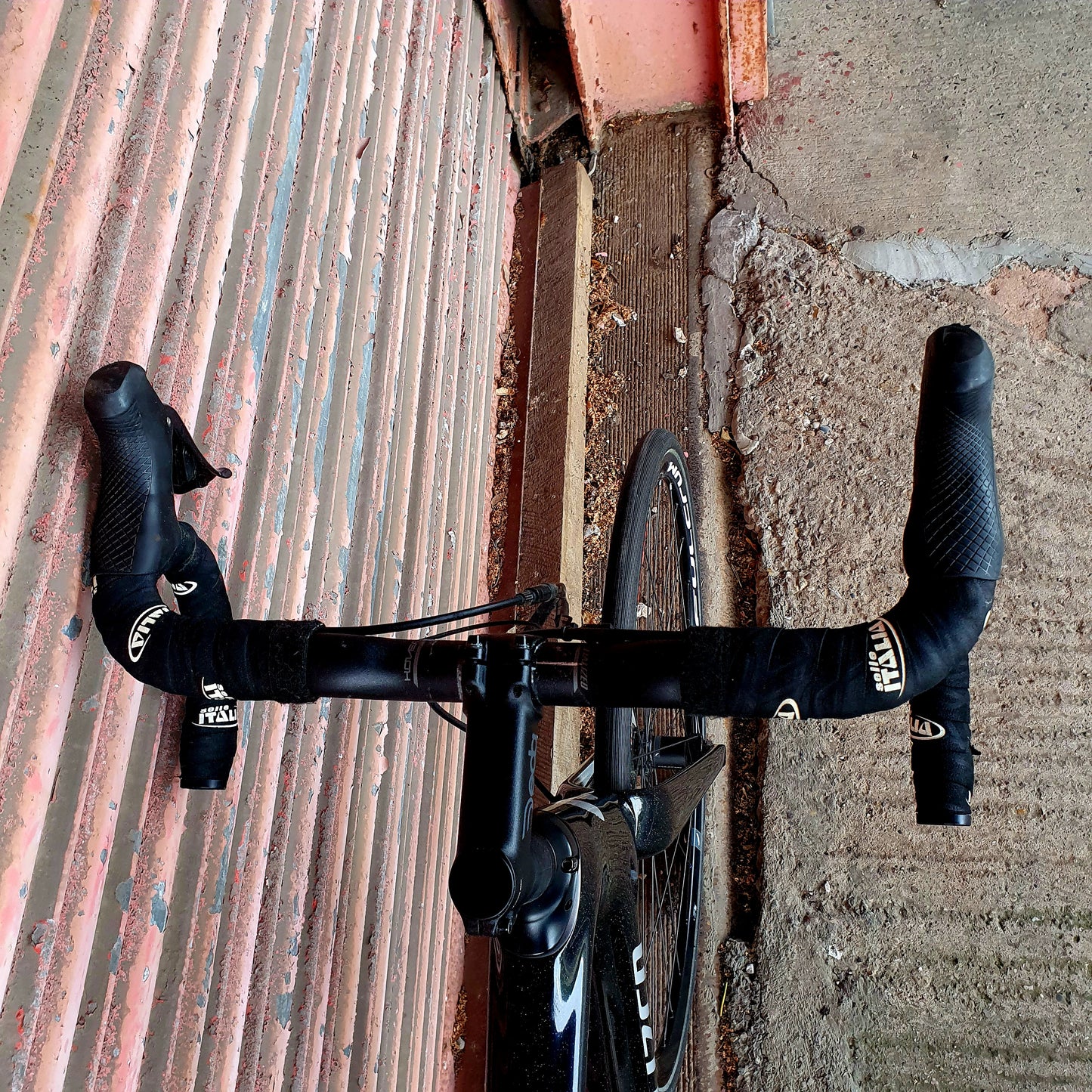 Specialized Roubaix Expert Ultegra Di2 Carbon Disc Road Bike - 61cm