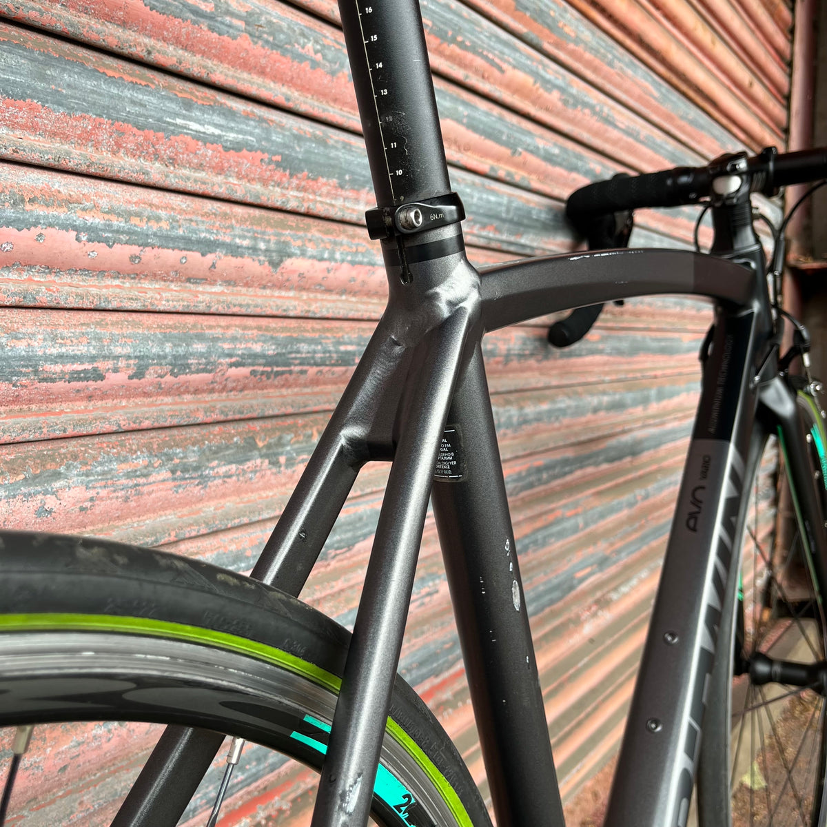 Btwin Ultra AF 700 Shimano 105 Aluminium Road Bike - S 53cm