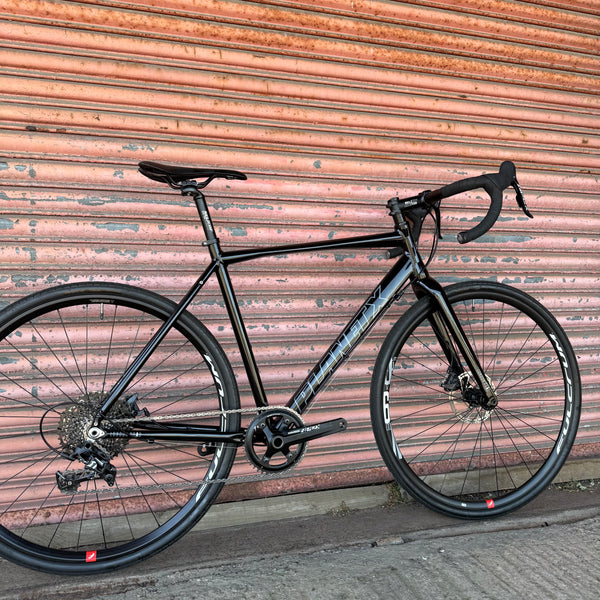 planet x london road gravel bike SRAM Apex Carbon Road Groupset:SRAM Rival E1 XPLR AXS  1x Valkental OCEAN – 2in1 Category:E Bike Trekking_Shimano XT Di2