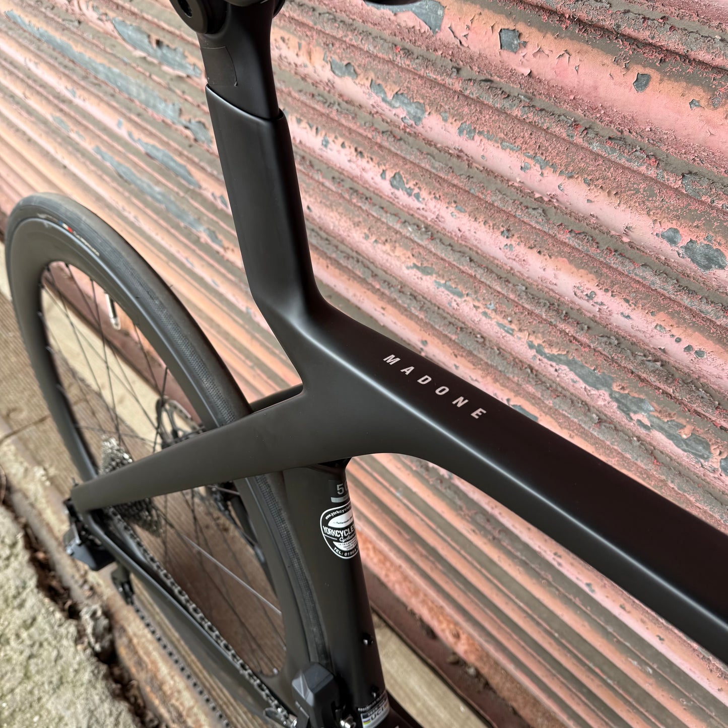 Trek Madone SL6 Shimano 105 Di2 Aero Carbon Disc Road Bike - 56cm