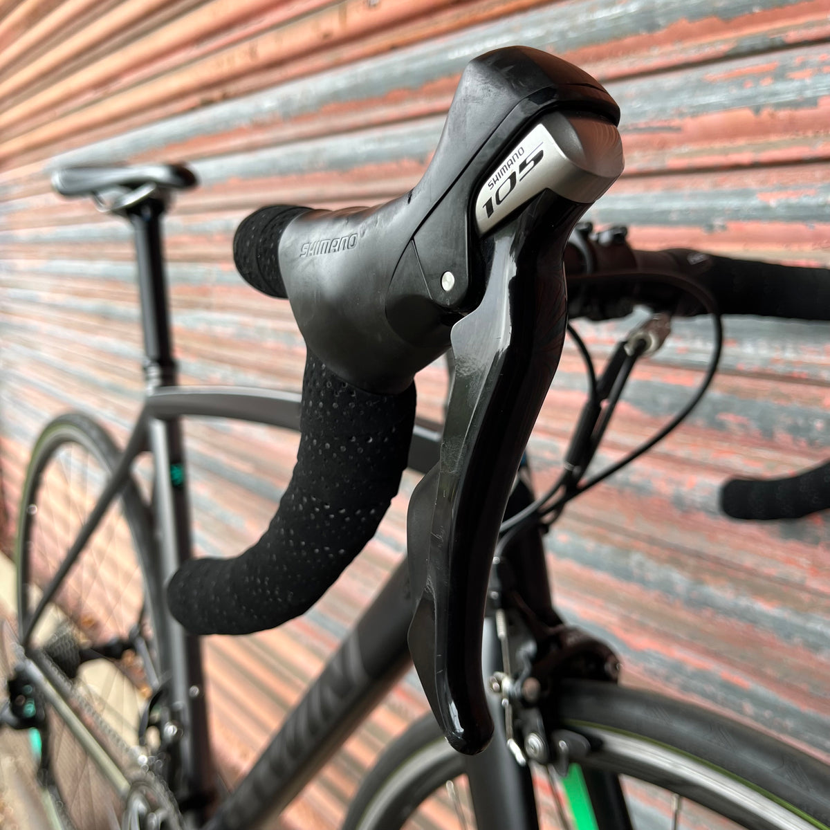Btwin Ultra AF 700 Shimano 105 Aluminium Road Bike - S 53cm