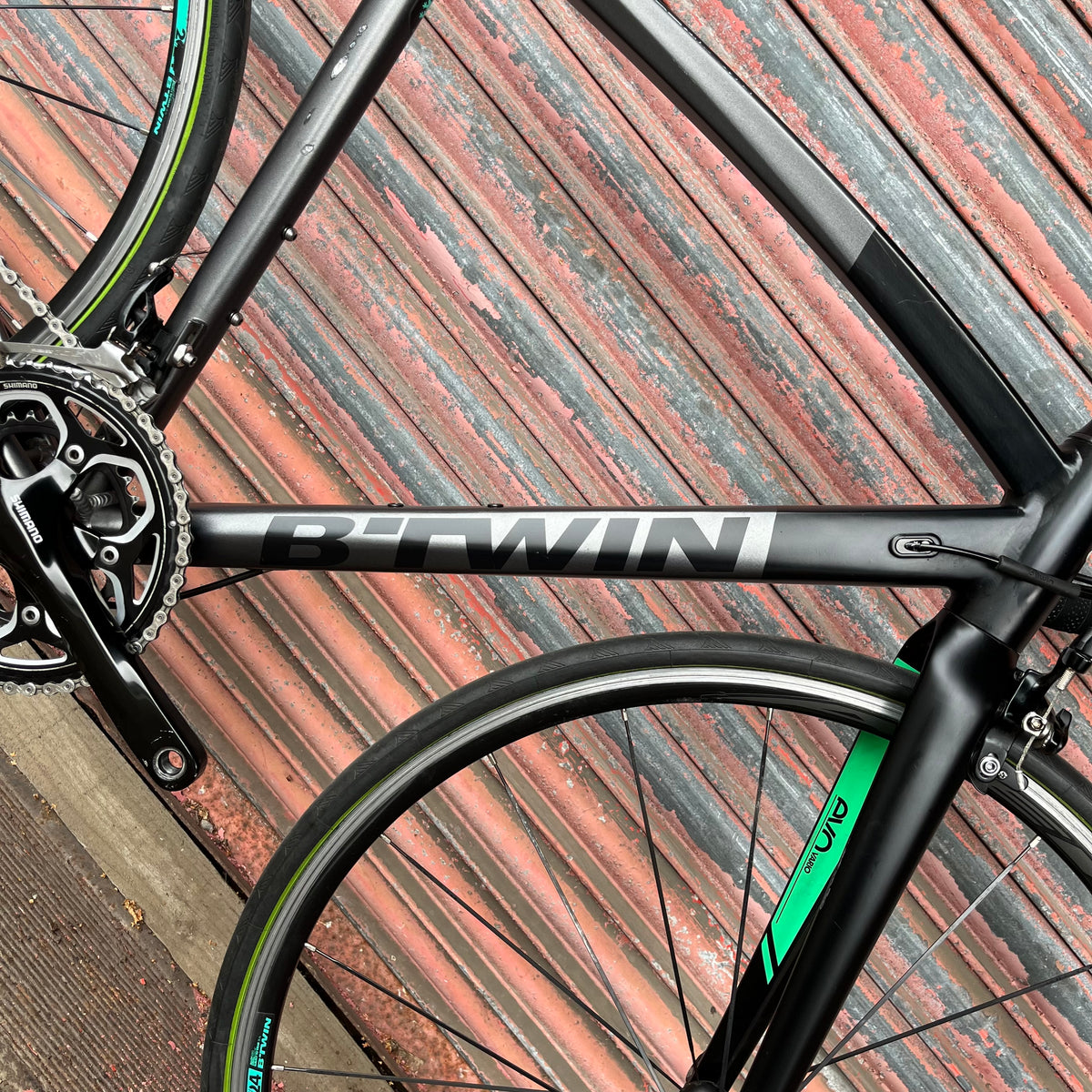 Btwin Ultra AF 700 Shimano 105 Aluminium Road Bike - S 53cm
