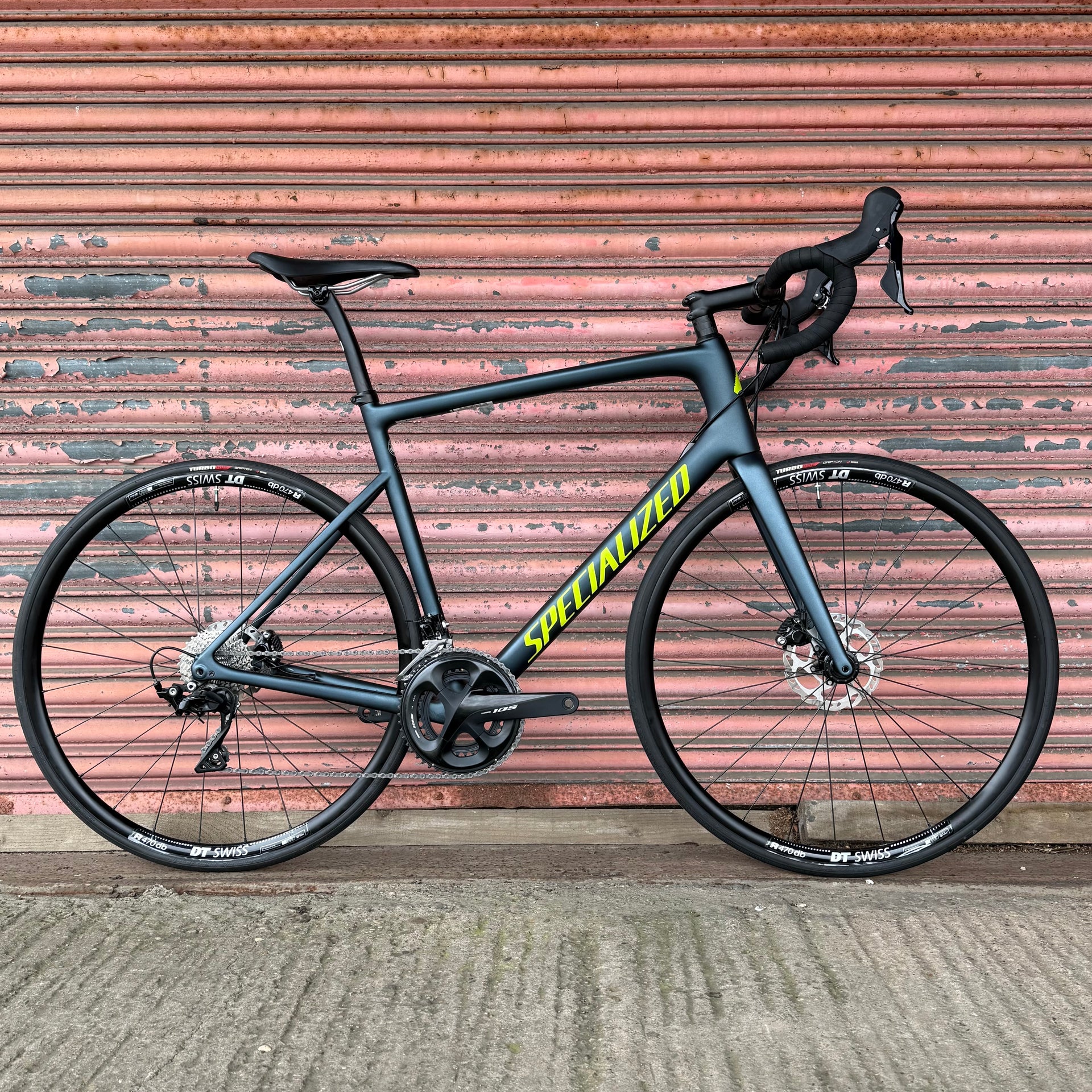 Specialized Tarmac SL6 Sport Shimano 105 Disc Carbon Road Bike 