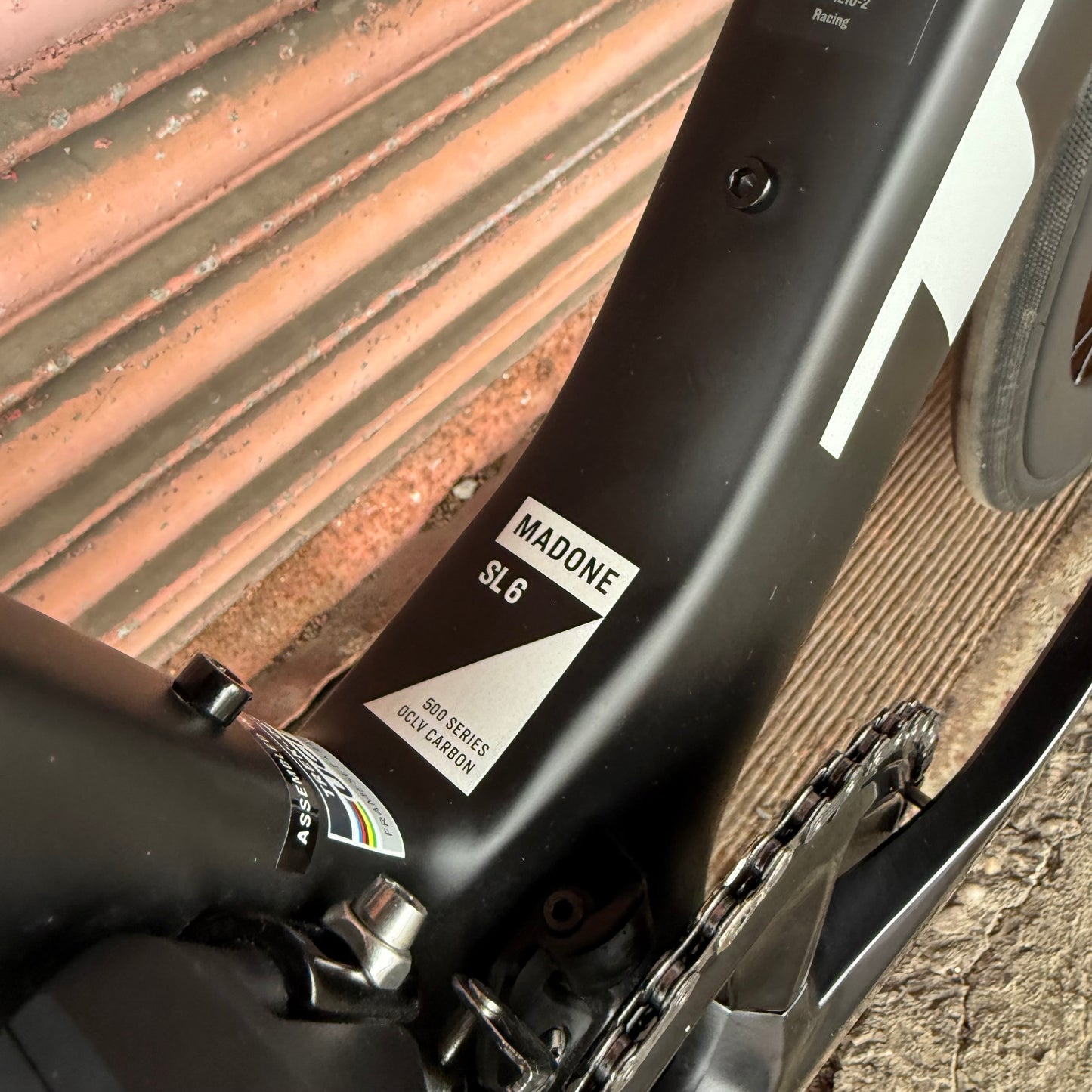Trek Madone SL6 Shimano 105 Di2 Aero Carbon Disc Road Bike - 56cm