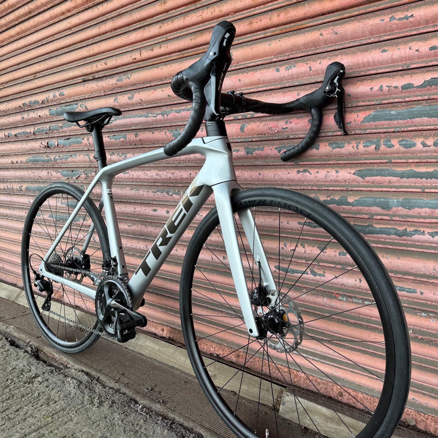 Trek Emonda SL5 Shimano 105 Carbon Disc Road Bike - 54cm