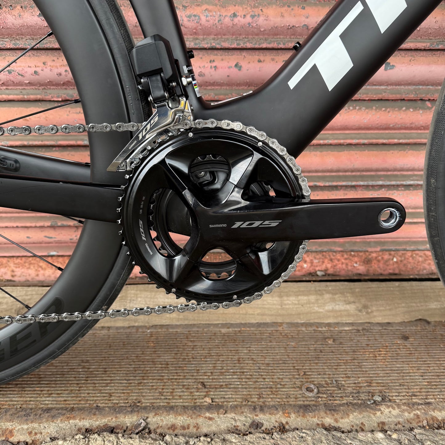 Trek Madone SL6 Shimano 105 Di2 Aero Carbon Disc Road Bike - 56cm