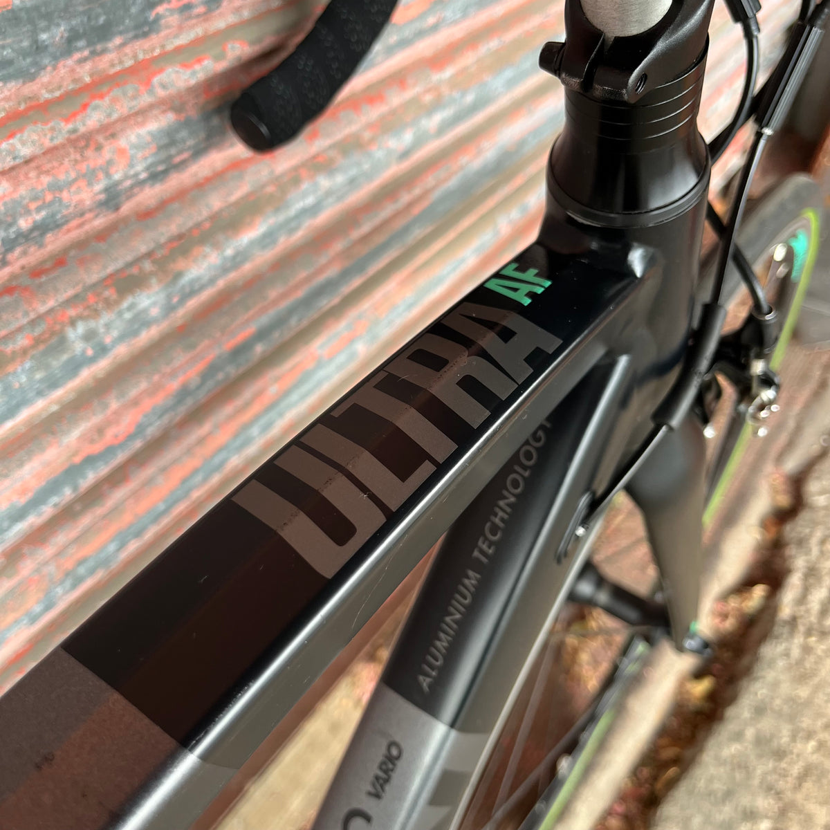Btwin Ultra AF 700 Shimano 105 Aluminium Road Bike - S 53cm