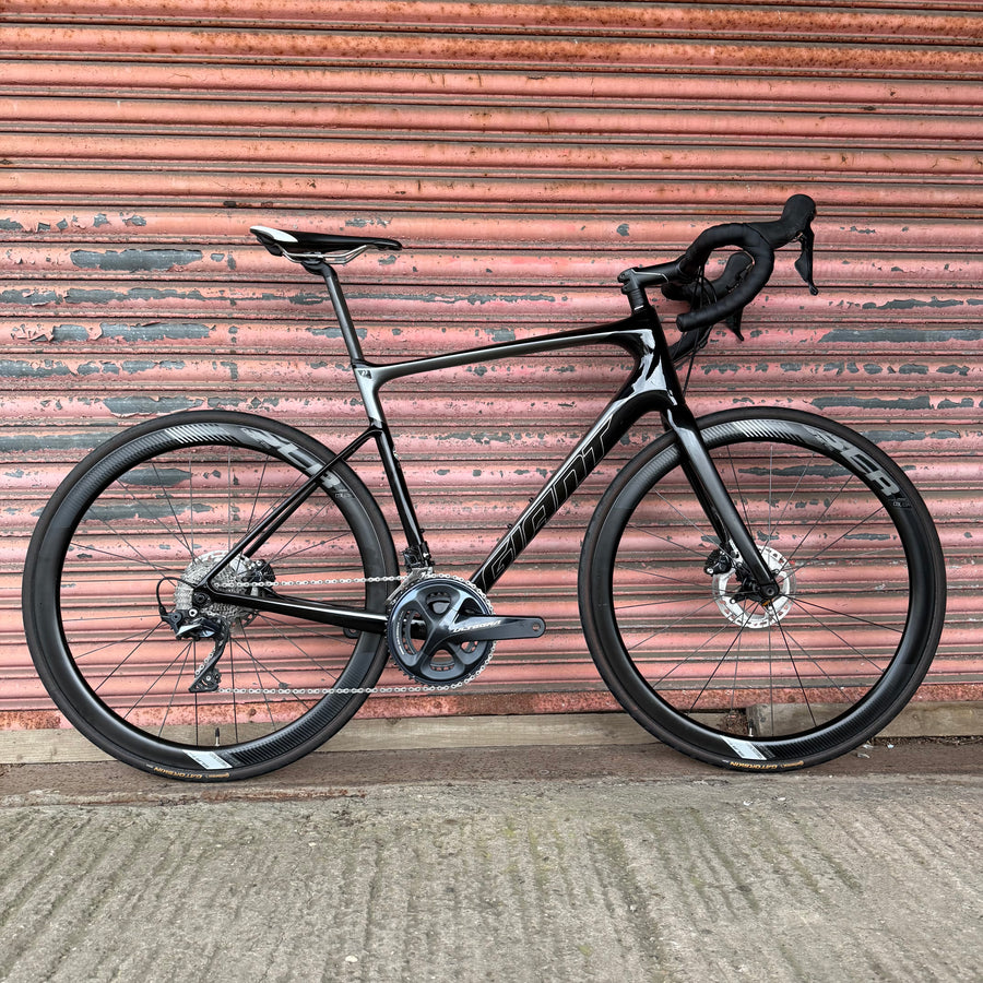 Giant Defy Advanced Lightweight Endurance Road Bike Giant Defy
