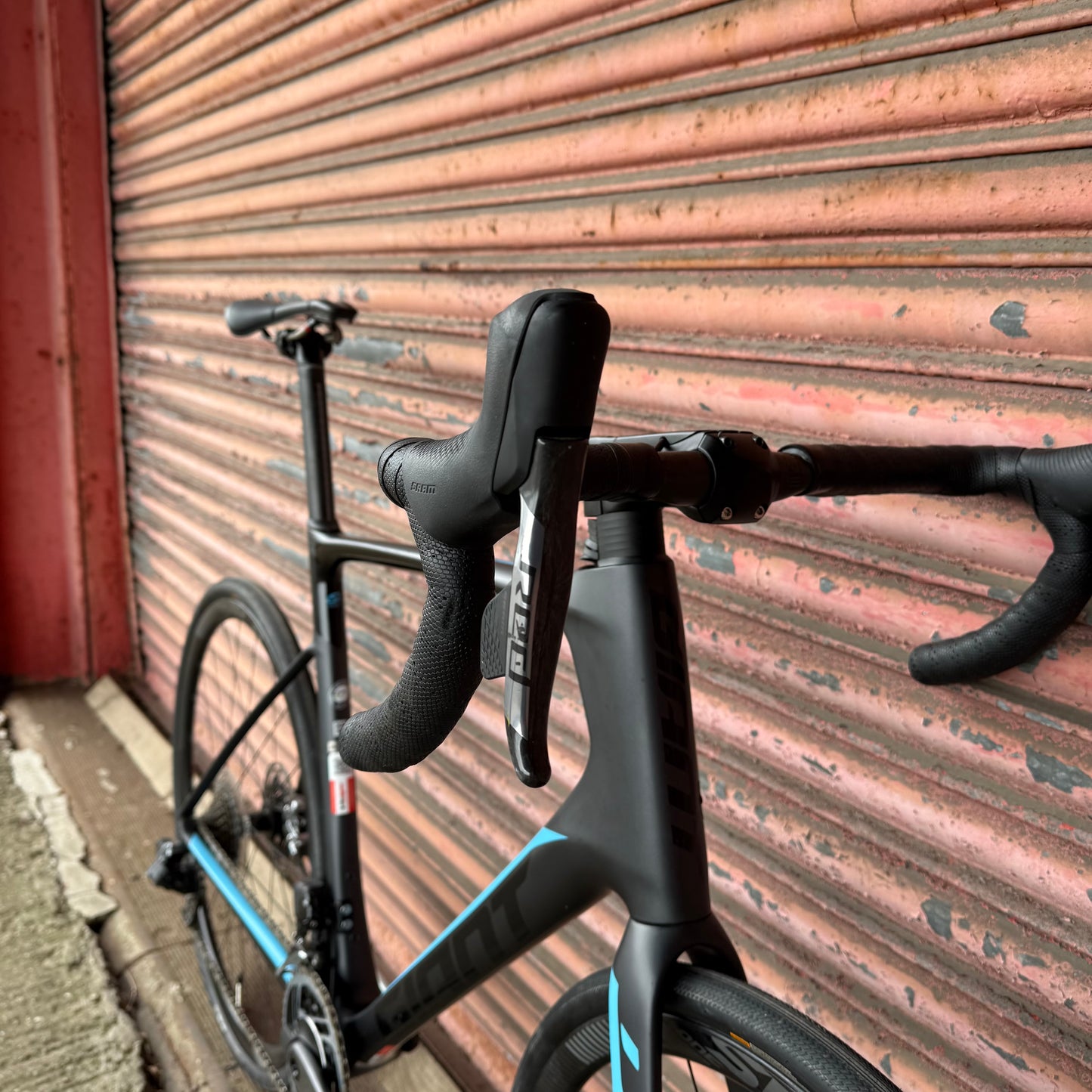 Giant Defy Advanced Pro 0 SRAM Red AXS 12 speed Carbon Endurance Road Bike - XL 60cm