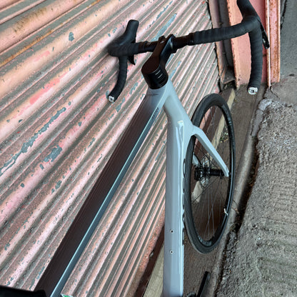 Basso Astra Shimano 105 Di2 Carbon Disc Road Bike - XL 58cm