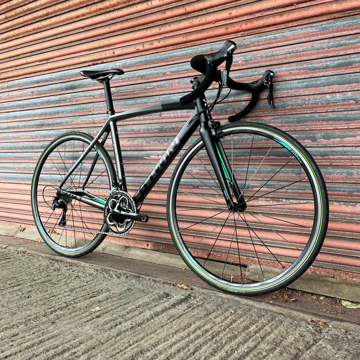 Btwin Ultra AF 700 Shimano 105 Aluminium Road Bike - S 53cm