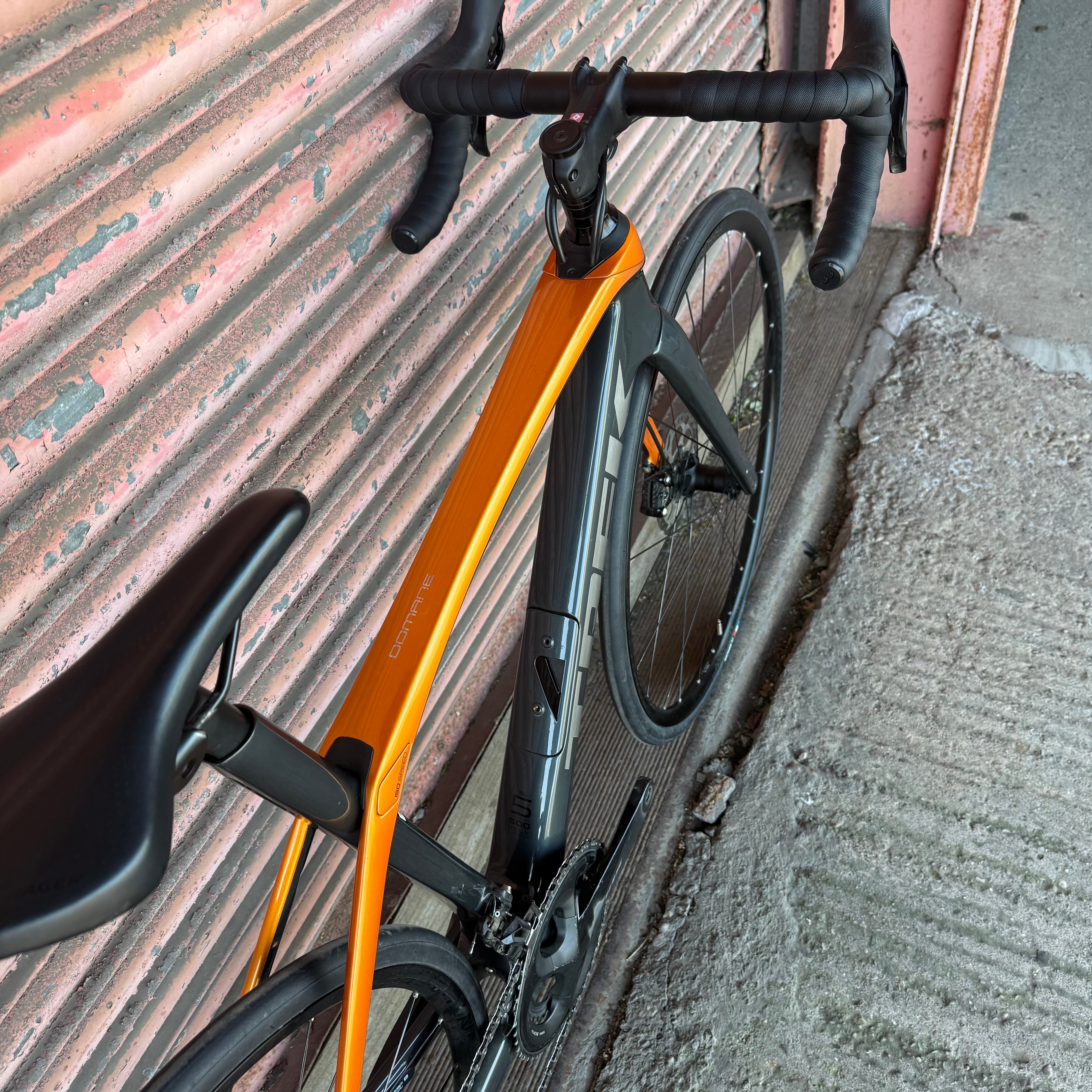 Trek Domane SL5 Shimano 105 Carbon Disc Road Bike - 47cm – Broximo