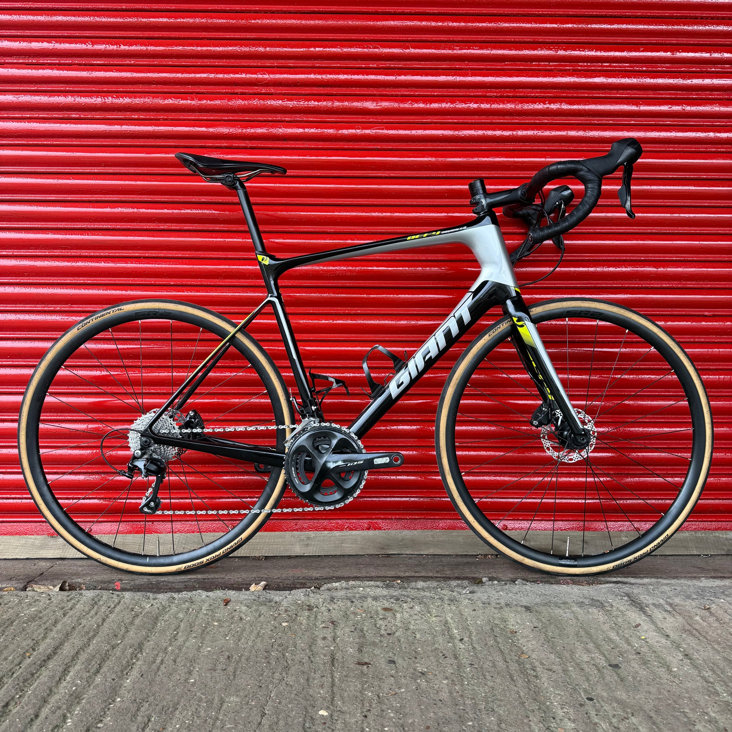 Giant Defy Advanced Pro Shimano 105 Carbon Disc Road Bike - L 58cm