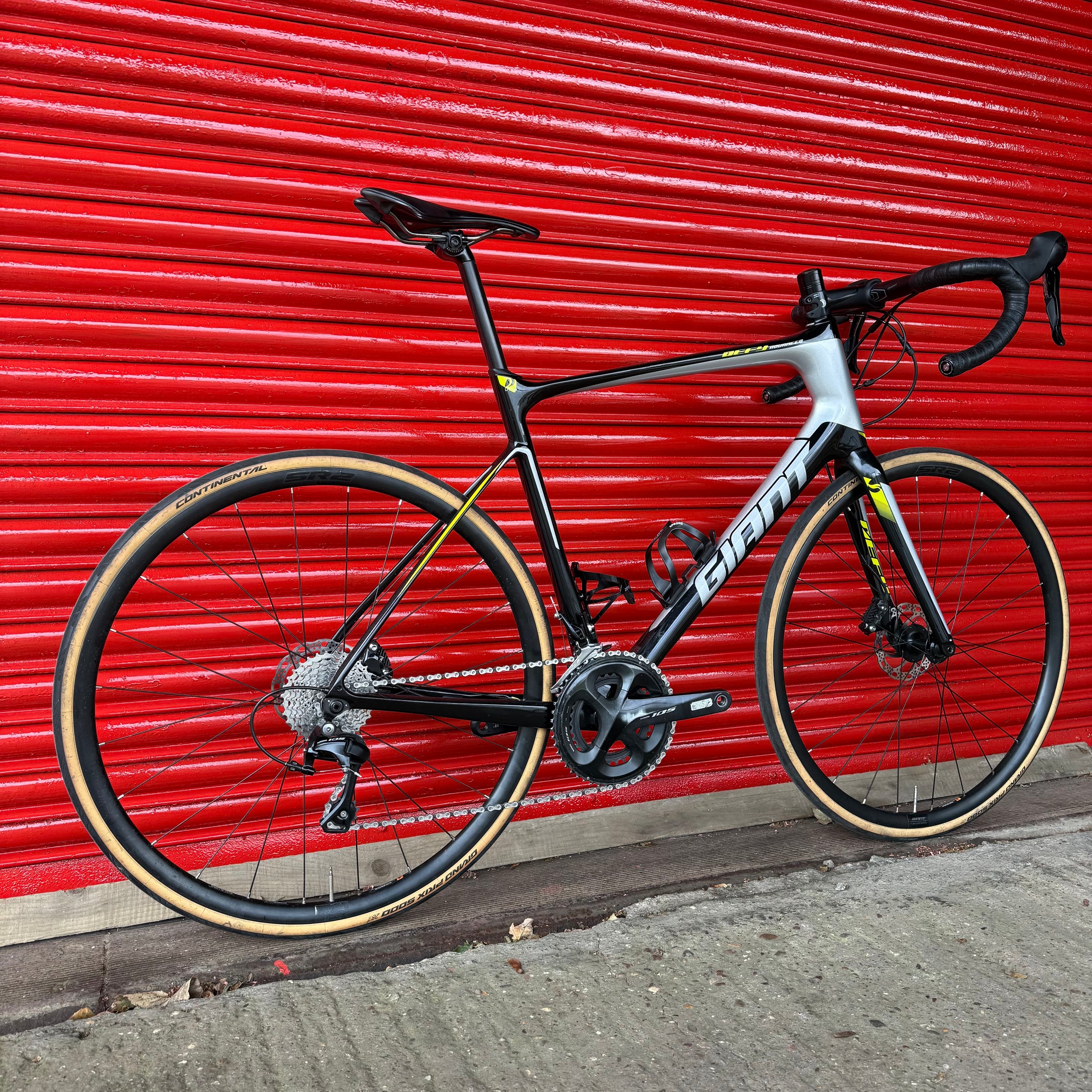Giant Defy Advanced Pro Shimano 105 Carbon Disc Road Bike - L 58cm