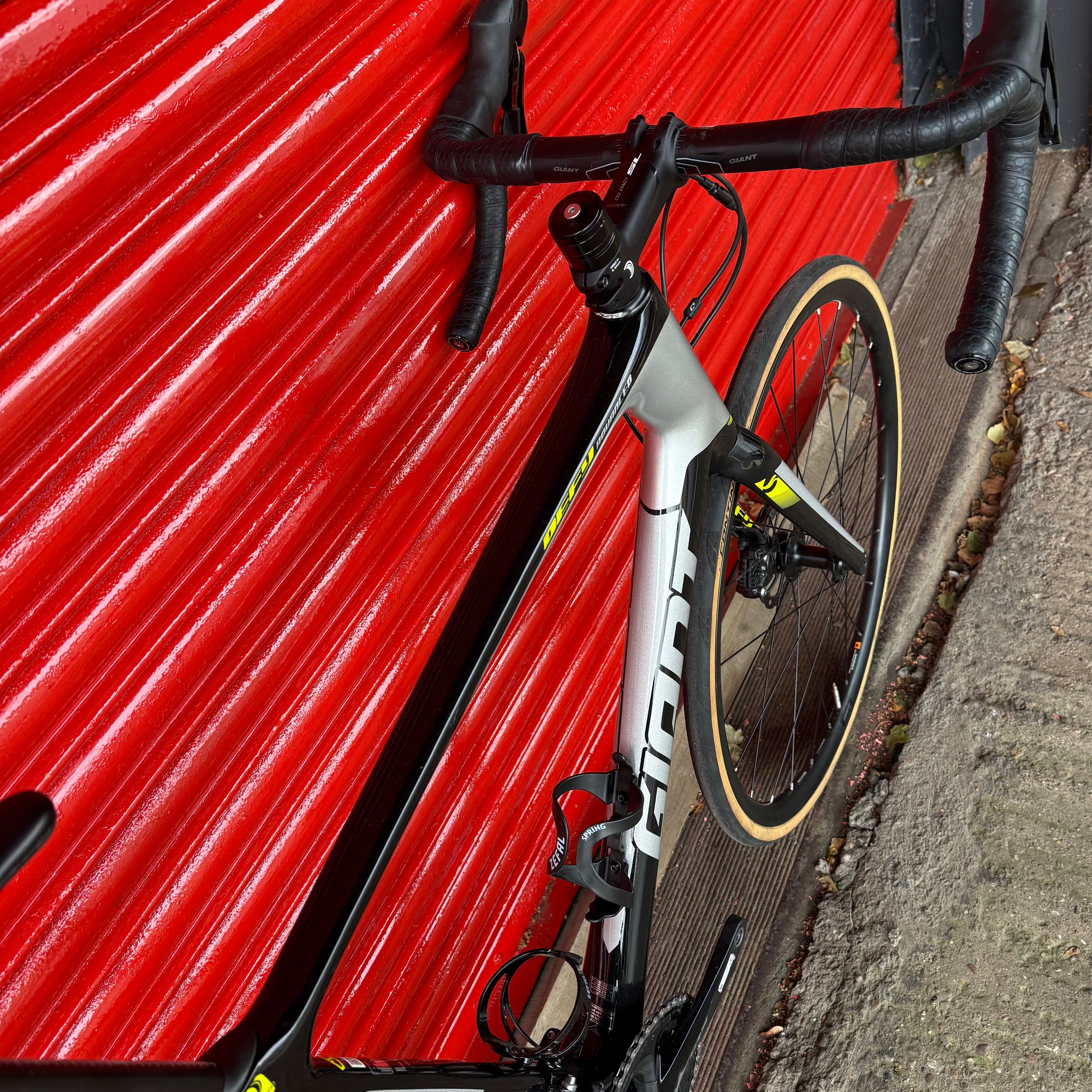 Giant Defy Advanced Pro Shimano 105 Carbon Disc Road Bike - L 58cm