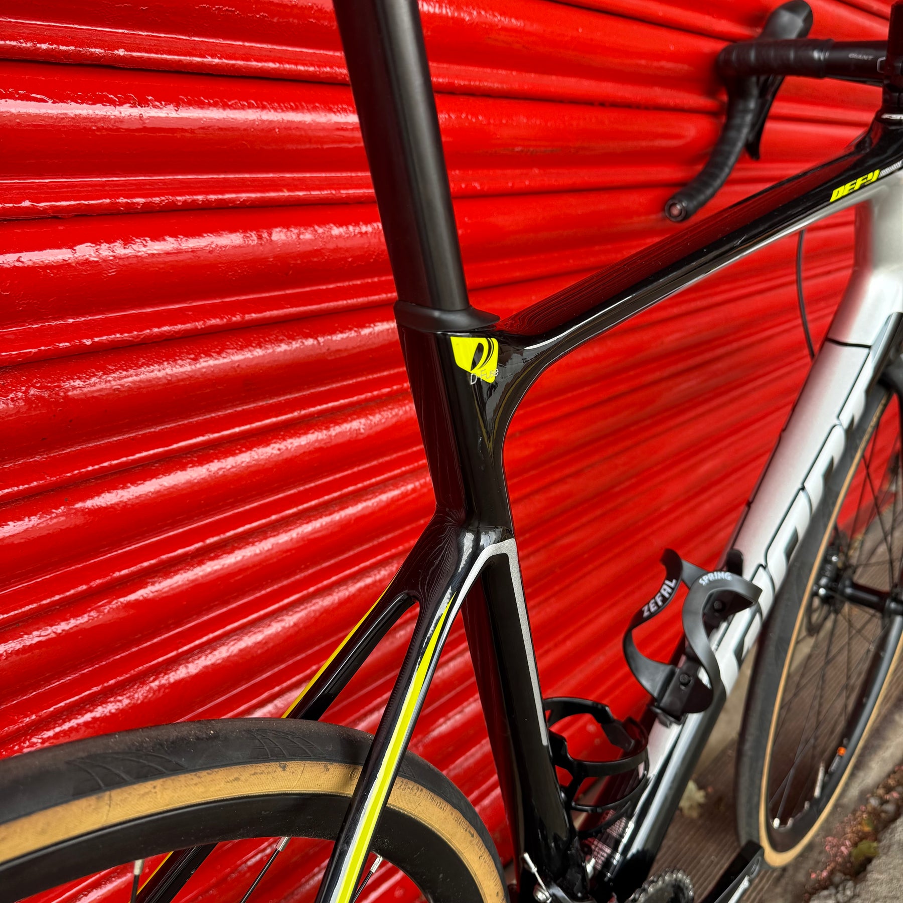 Giant Defy Advanced Pro Shimano 105 Carbon Disc Road Bike - L 58cm