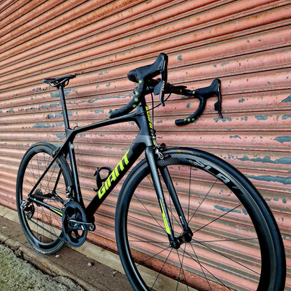 Giant TCR Advanced Pro SRAM RED eTap Carbon Road Bike with SLR1 wheels - M/L